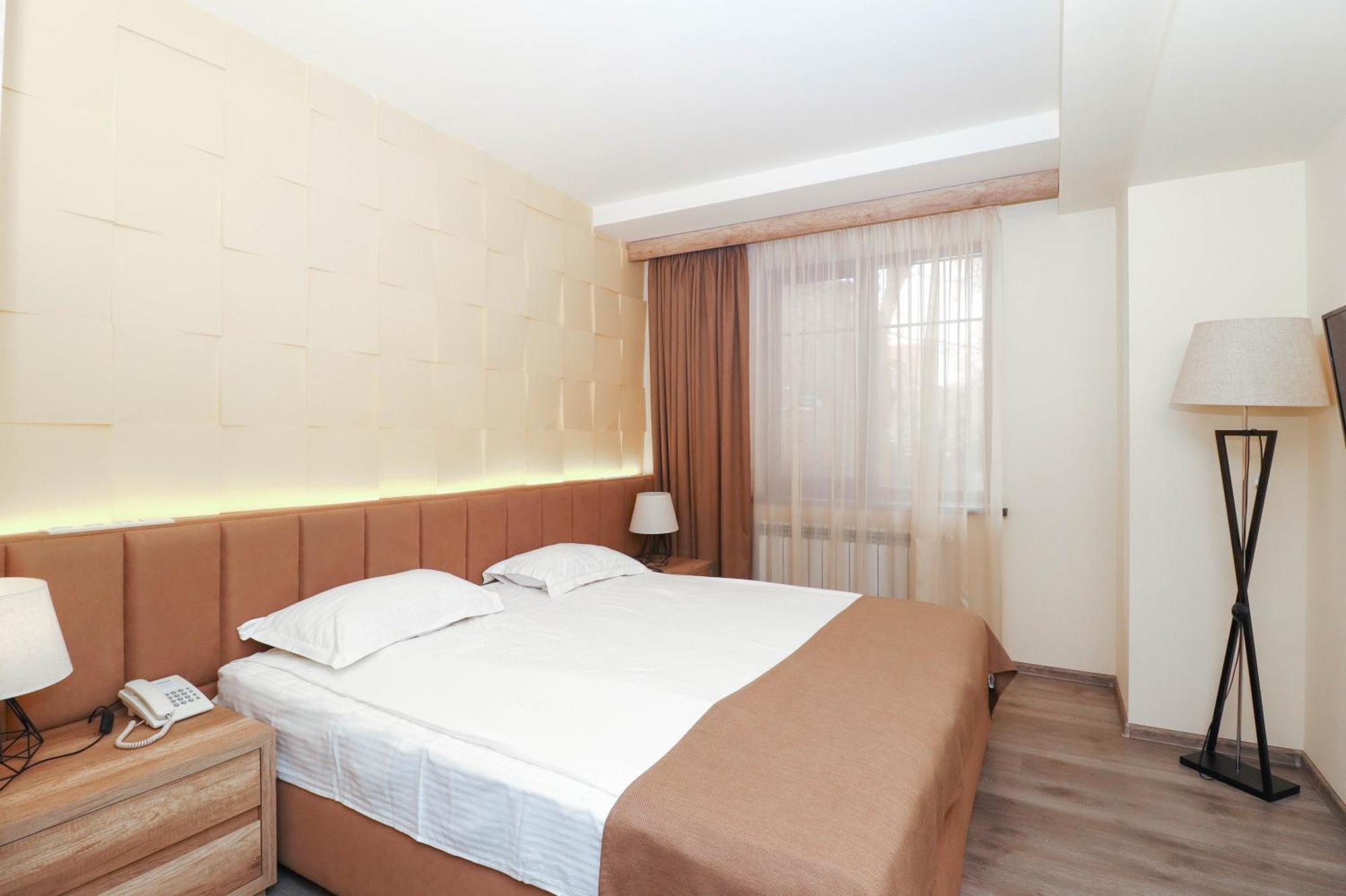 Mandarin Hotel Erivan Exterior foto